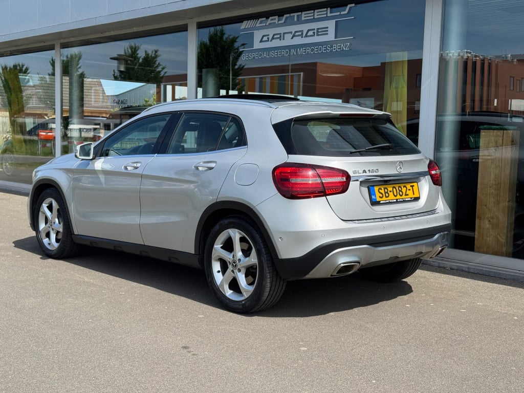 Mercedes-Benz Gla-klasse 180 business solution amg automaat / panoramadak ,