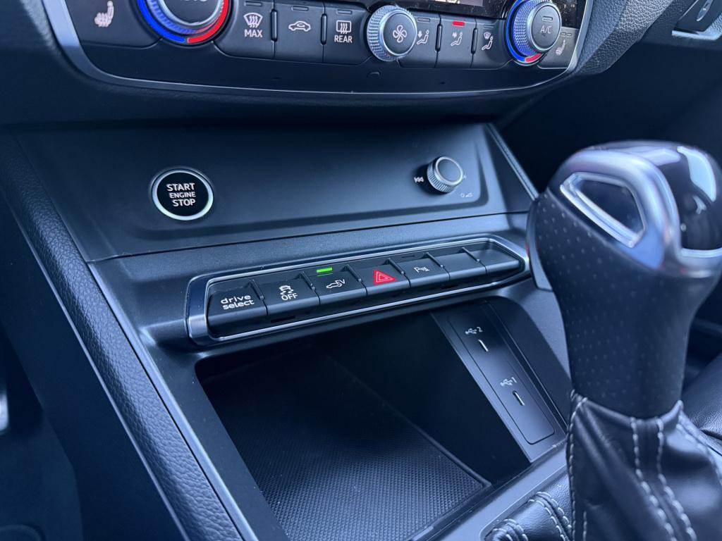 Audi Q3 45 tfsi ehybrid 245pk s edition | leder | black pakket