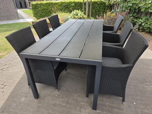 Tuintafel Jutlandia composiet 90x205 + 6 wickerstoelen
