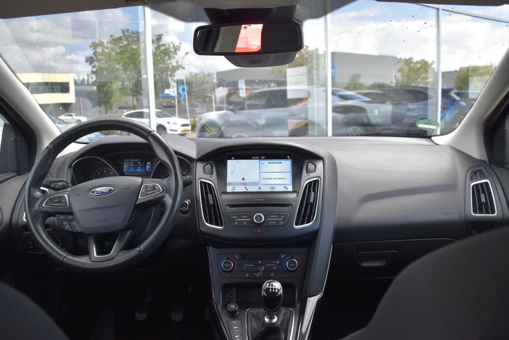 Ford Focus 1.0 titanium | cruise control | trekhaak | achteruitrijcamera | 
