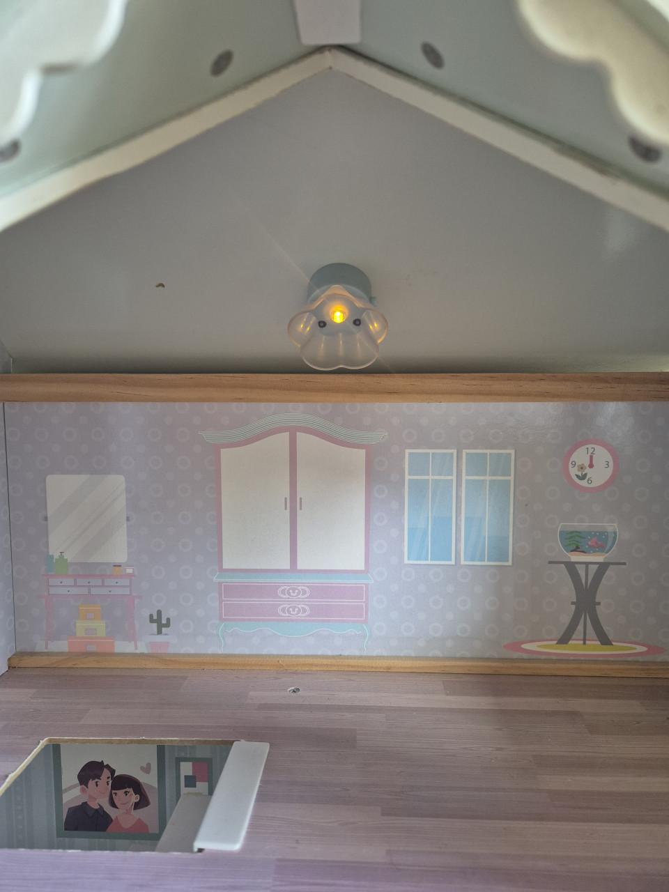 Poppenbuis met toebehoren