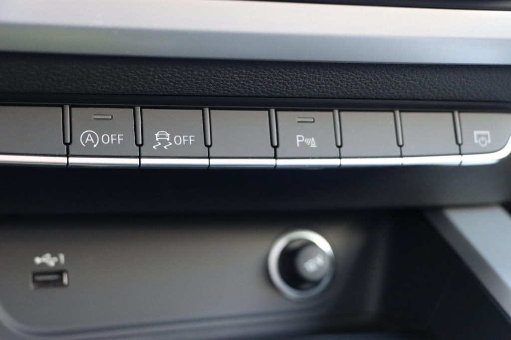 Audi A4 avant 35 tfsi s edition | pano | leder | memory