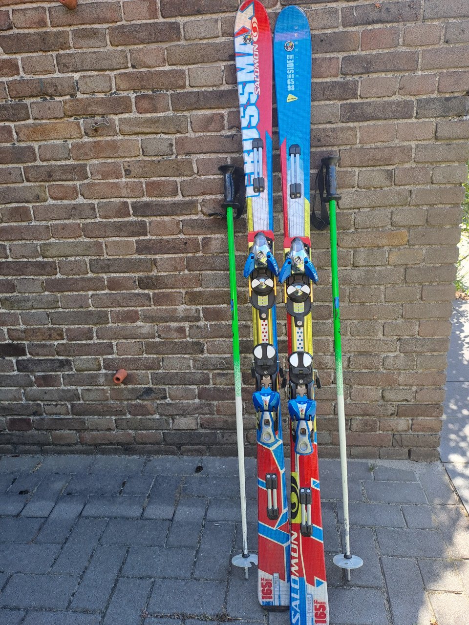 I paar Salomon ski,s en stokken