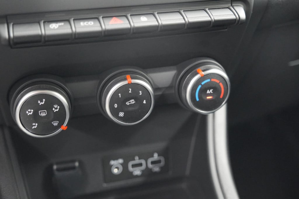 Renault Captur tce 90 evolution | parkeersensoren | navigatie | allseason b