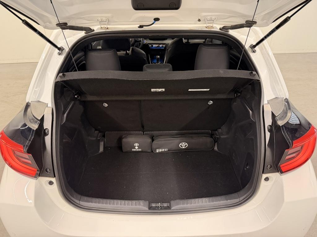 Toyota Yaris 1.5 hyb. executive| jbl| hud| pdc| adap.cruise| bsm| camera