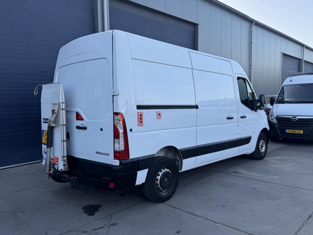 Renault Master t35 2.3 dci l2h2 laadklep / airco / cruise controle / n.a.p 