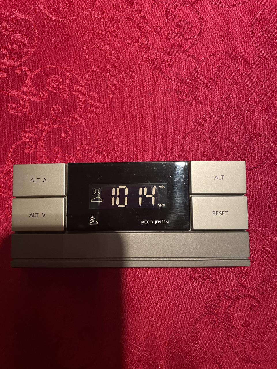 Jacob Jensen barometer en standaard