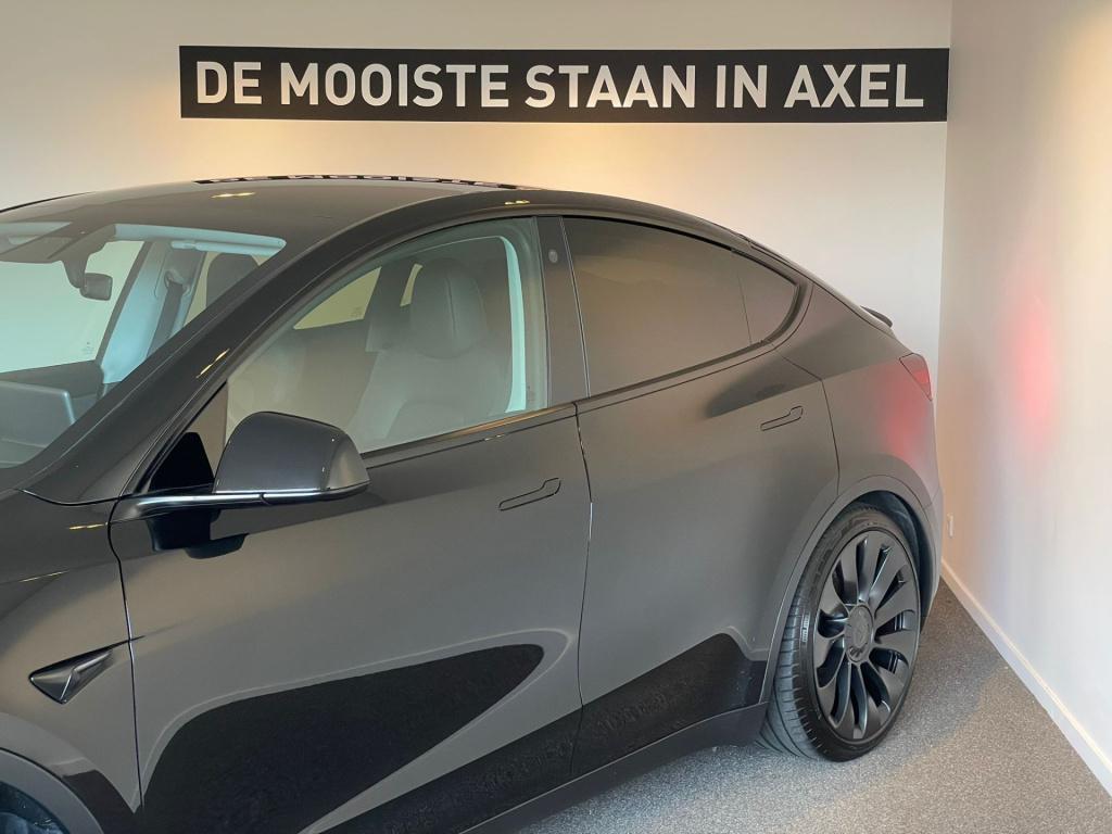Tesla Model Y long range awd 75 kwh