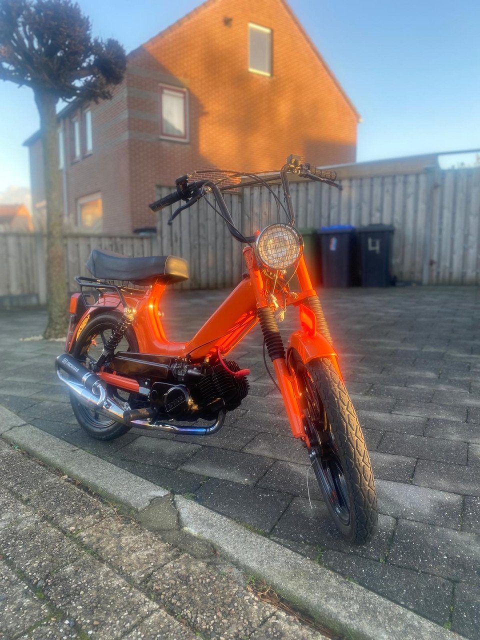Tomos