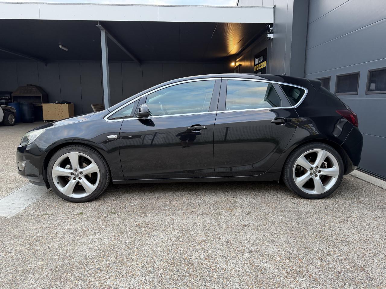 Opel Astra 1.6 16V Sport 5DRS 2010 Zwart Airco Apk Nap Navi