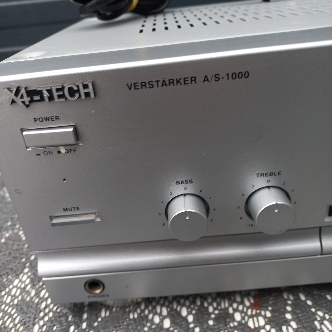 X4-Tech A 1000 -versterker Zilver.