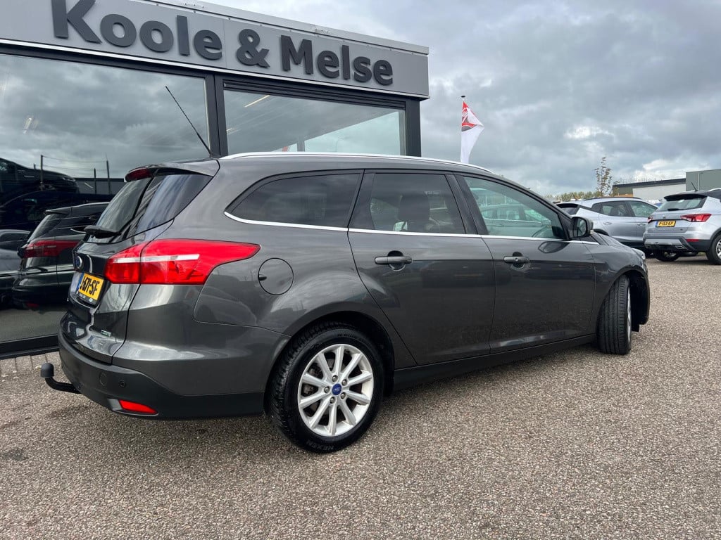 Ford Focus 1.0 ecoboost 125pk titanium , trekhaak , prijs incl nieuwe distr