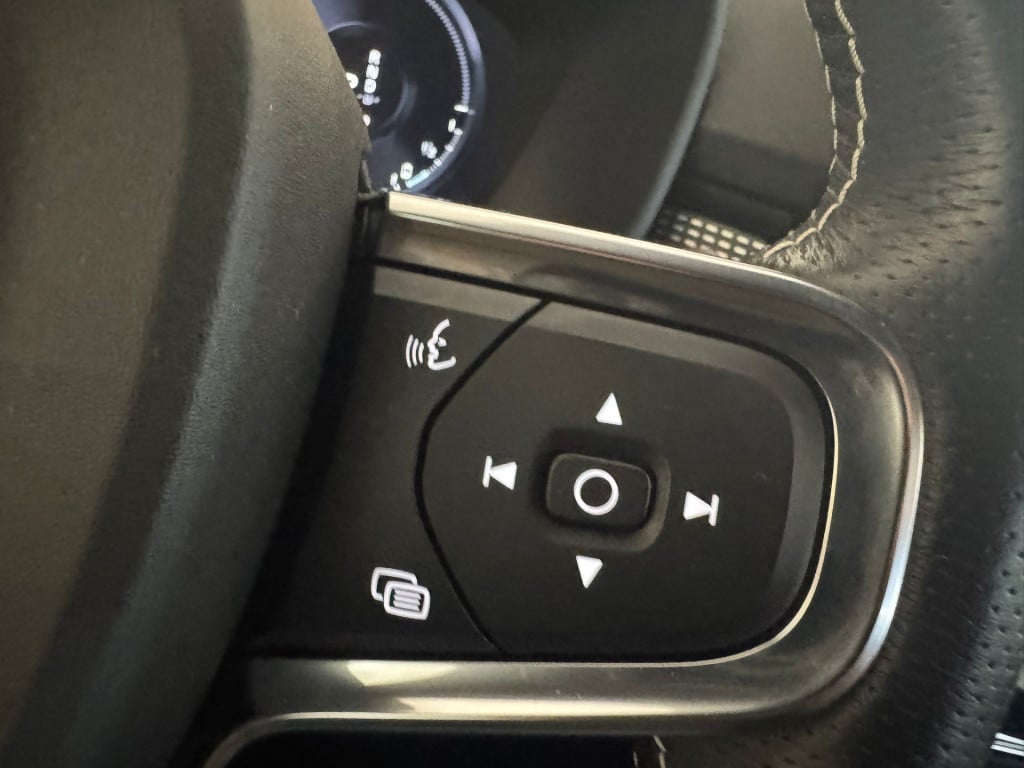 Volvo XC40 1.5 t4 recharge r-design expression
