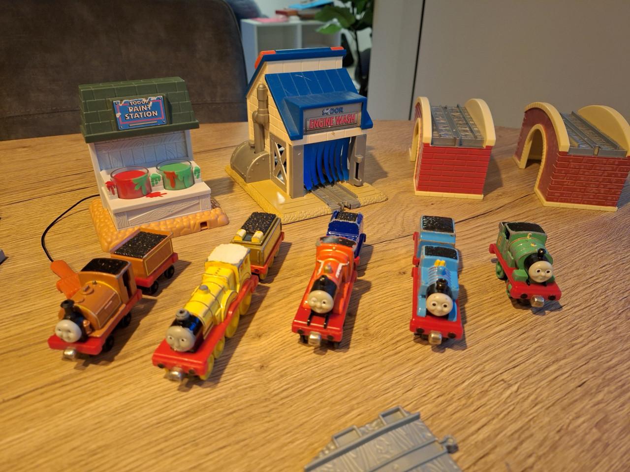 Thomas de Trein: verschillende treintjes en rails te koop!