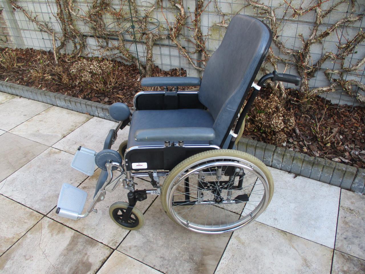 Zeer degelijke Ortopedia opvouwbare rolstoel met Comfort beensteunen