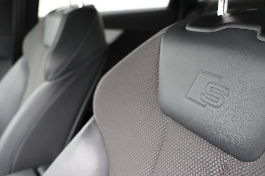 Audi A4 avant 40 tfsi launch edition sport