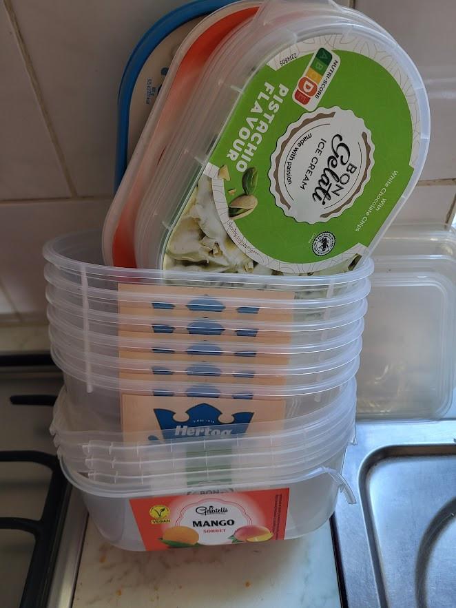 Plastic ijsdozen