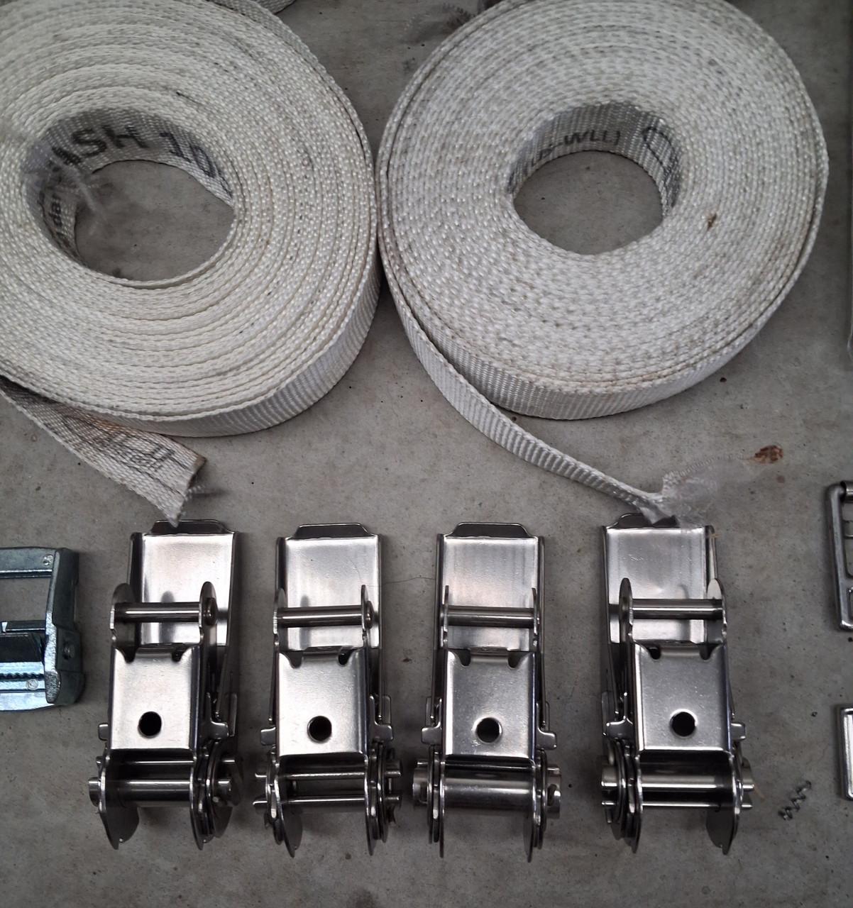 Onderdelen om een tent te maken.