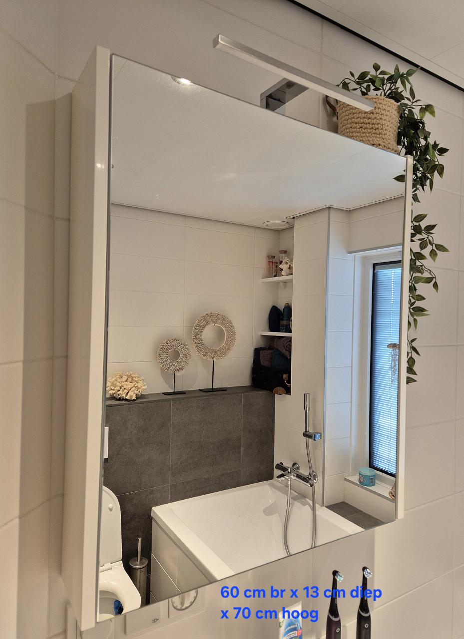 Spiegelkast en badkamermeubel