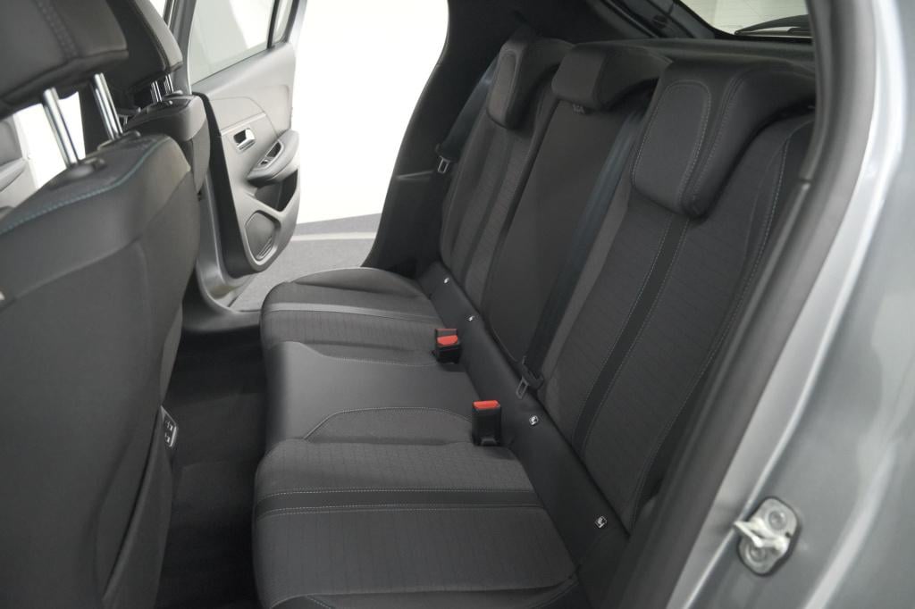 Peugeot 208 puretech 100 eat8 allure pack | camera | navigatie | apple carp