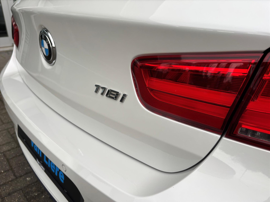 BMW 1 Serie (f20) 118i 136pk aut steptronic sport line | unieke km stand|ri