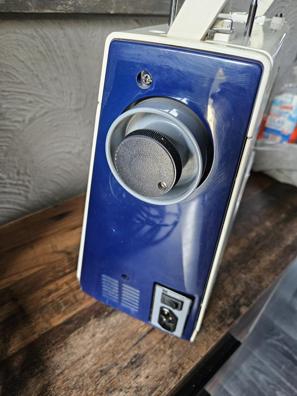 Toyota Naaimachine Model 590E - Compleet met Accessoires