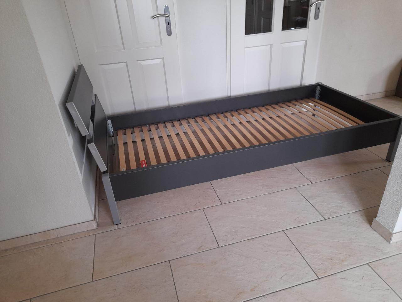 1 Persoons bed 90 x 200 (in goede staat)