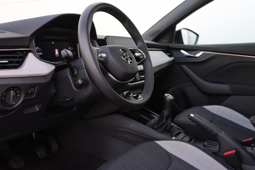 Skoda Scala 1.0 tsi business edition - travel assist