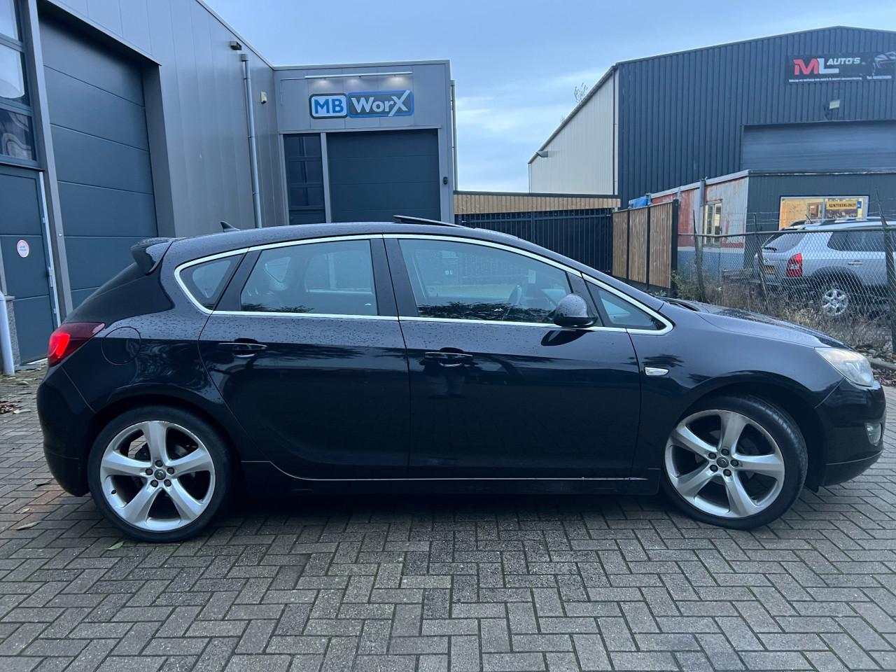 Opel Astra 1.4 Turbo Cosmo Luxe Opties