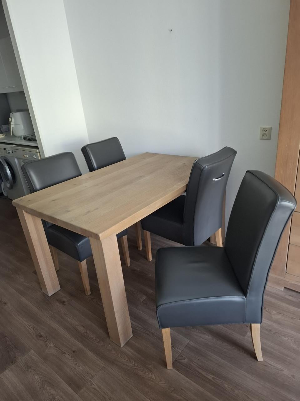 Salontafel met 4 stoelen