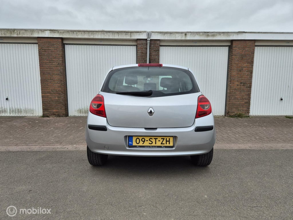 Renault Clio 1.6-16v dynamique / origineel nl / 5- deurs / airco / cruiseco