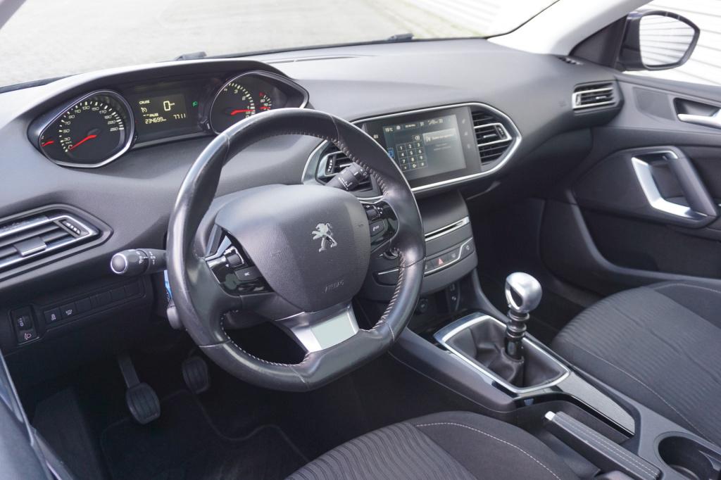 Peugeot 308 sw 1.2 e-thp blue lease executive climate / navi / cruise / pan