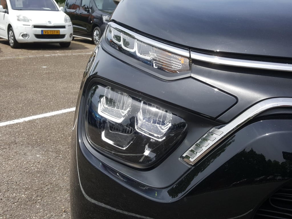 Citroen C3 1.2 puretech 83pk s&s c-series trekhaak | navigatie | cruise & c