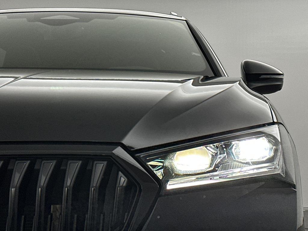 Skoda Superb sportline business 1.5 tsi phev 150 kw / 204 pk co