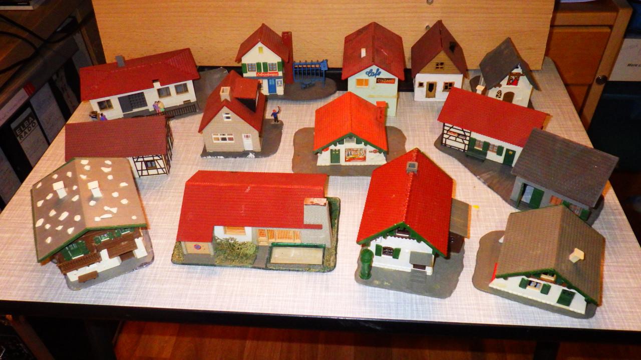 Huisjes voor modelspoorbaan en houten bouwpakket