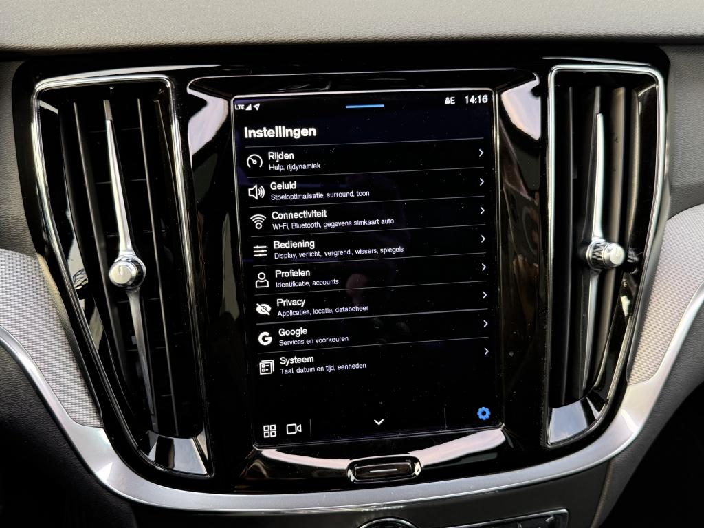 Volvo V60 t6 398pk recharge dark| panodak| adap.cruise| 360camera| trekhaa