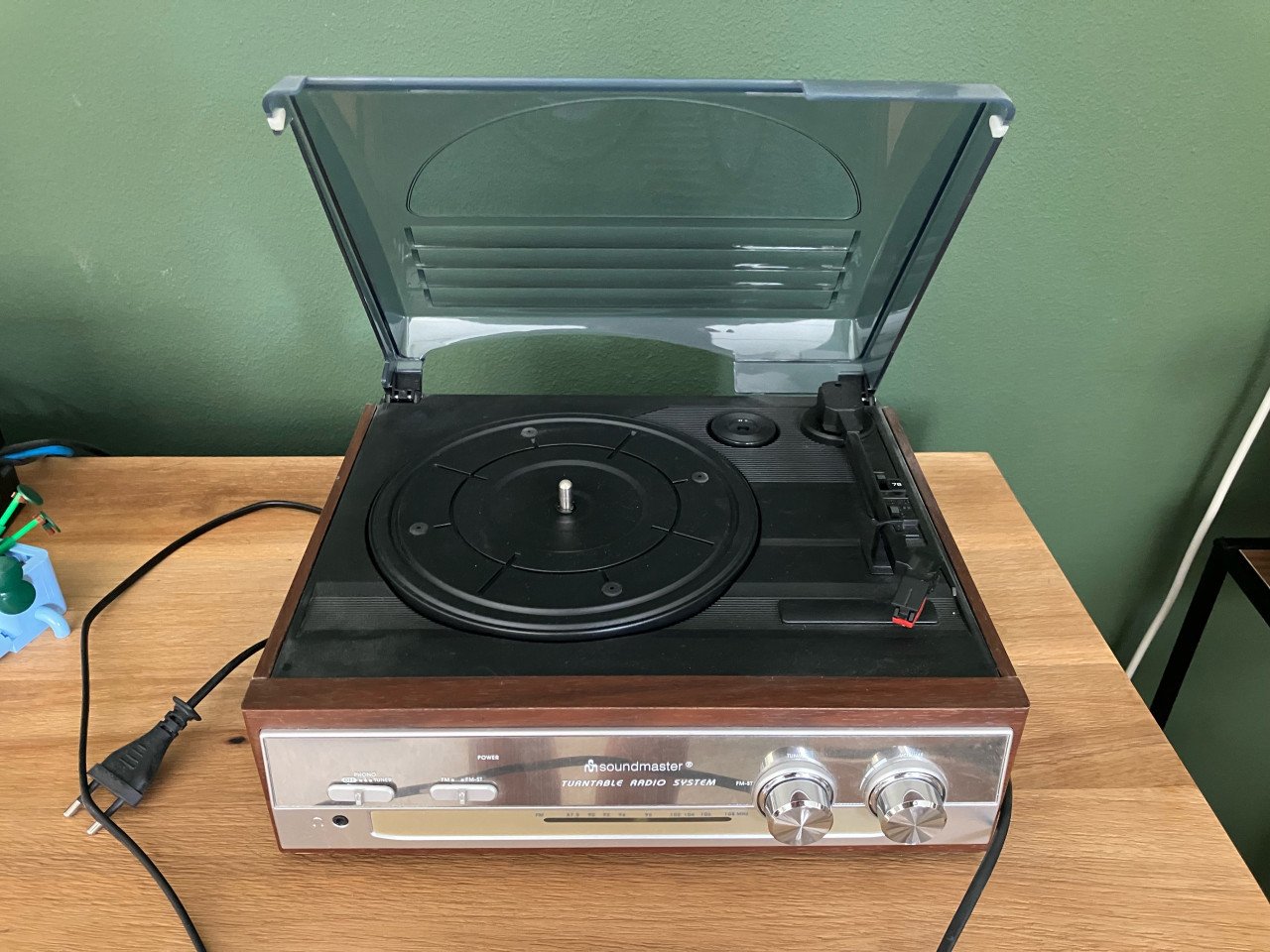 Platenspeler met radiofunctie z.g.a.n.