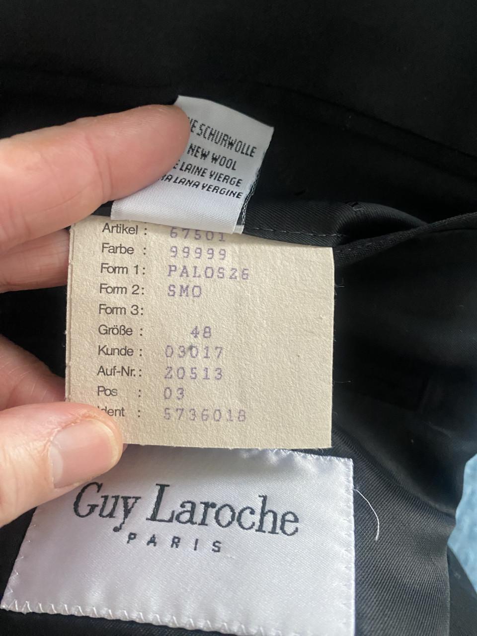 Smokingjasje Guy Laroche en dress shirt