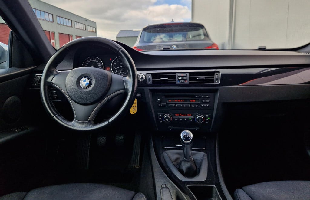 BMW 3-serie coupé 325i executive