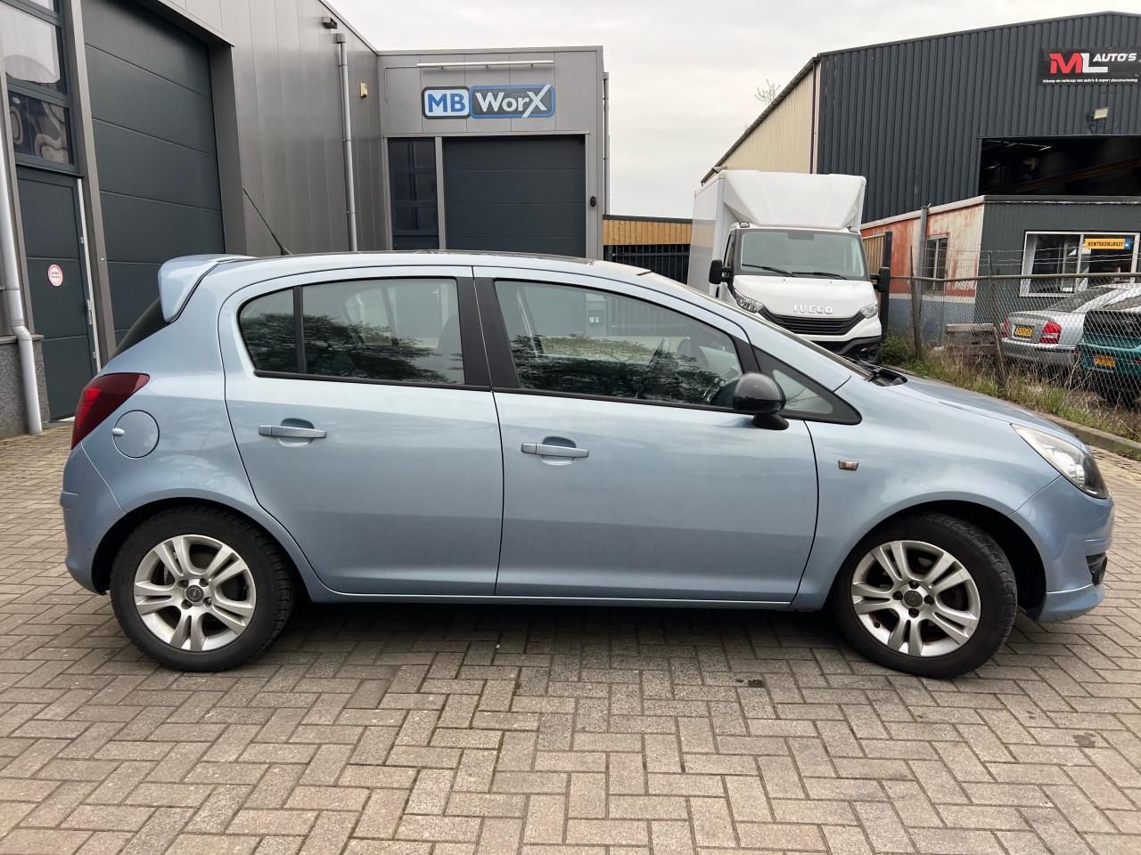 Opel Corsa 1.4-16V Enjoy 179.180KM Jaar Apk