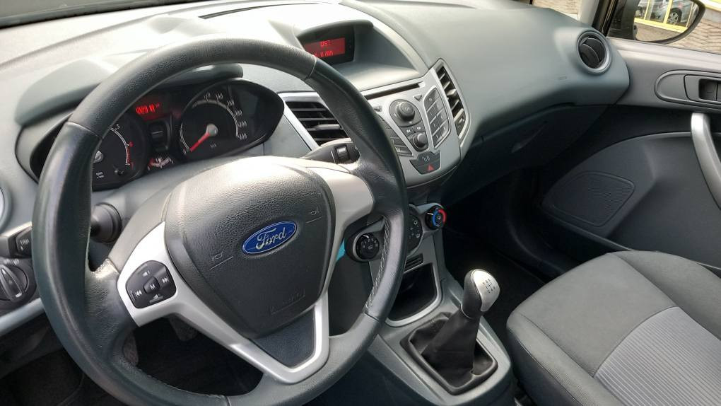Ford Fiesta 1.25 limited 5deurs bj:2011 airco 121.000 km i.z.g.st
