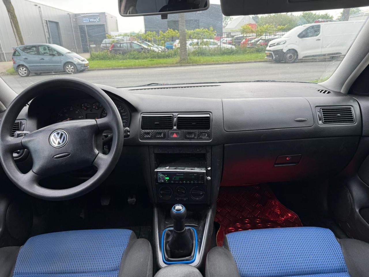Volkswagen Golf 1.6-16V Trendline sportlook