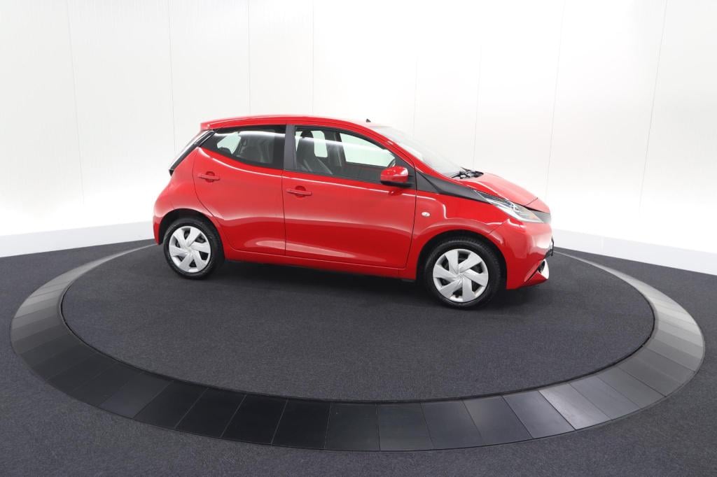Toyota Aygo 1.0 vvt-i x-play | camera | airconditioning | allseasonbanden