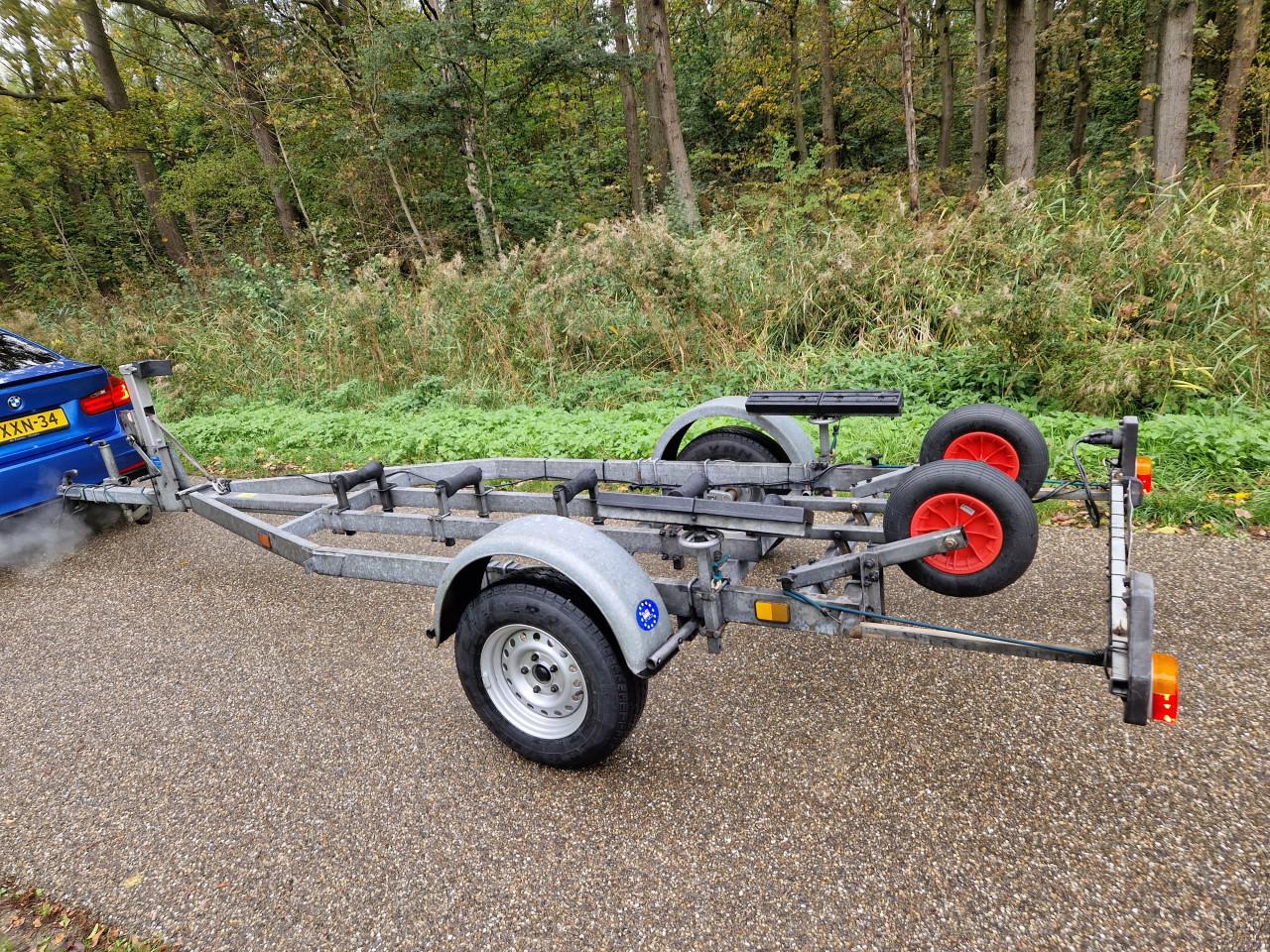 PEGA kantel trailer 750 kg in goede staat en zeer compleet