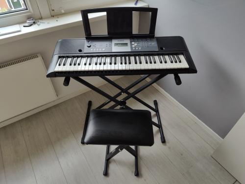 Yamaha keyboard met accessoires