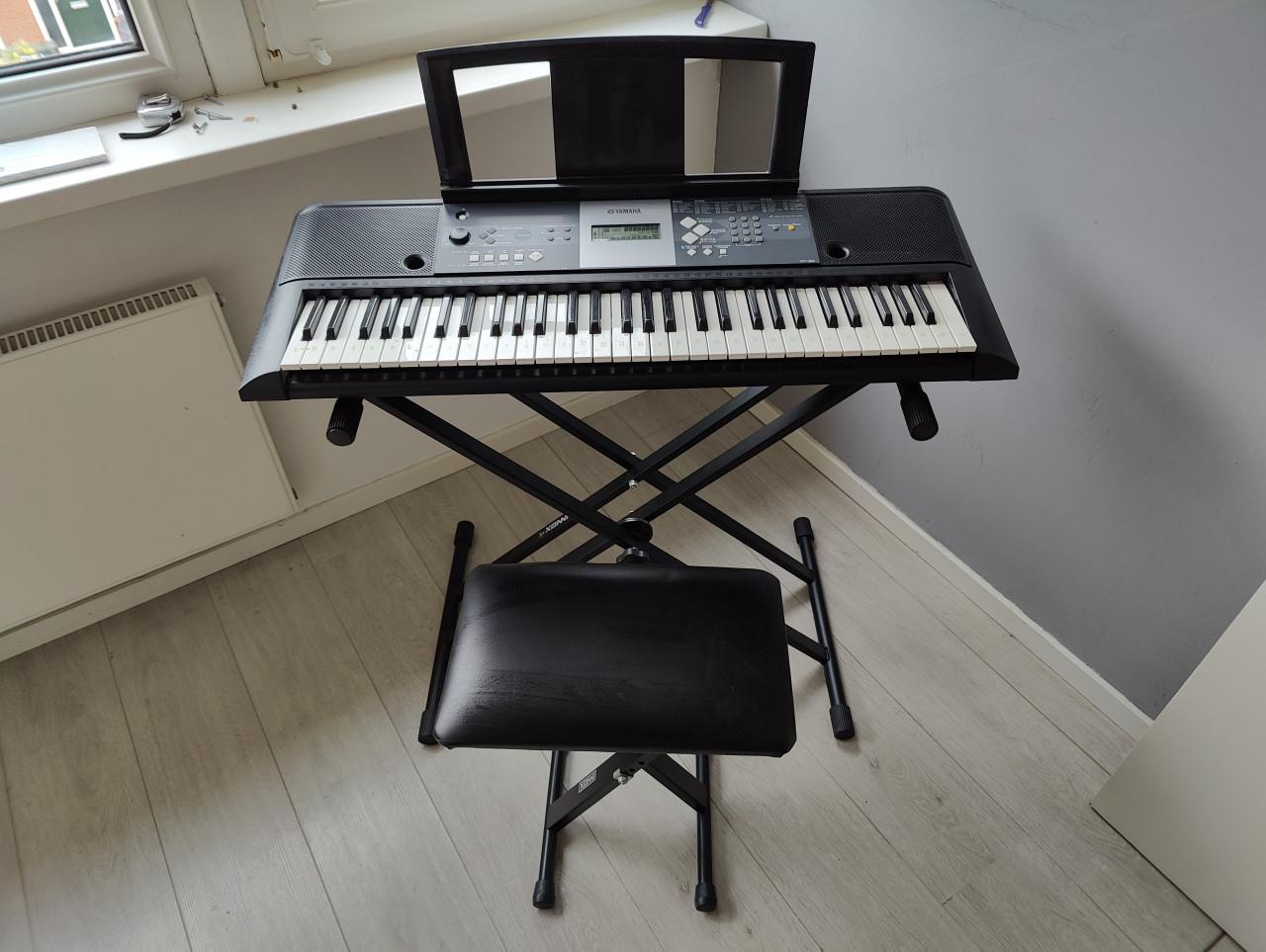 Yamaha keyboard met accessoires