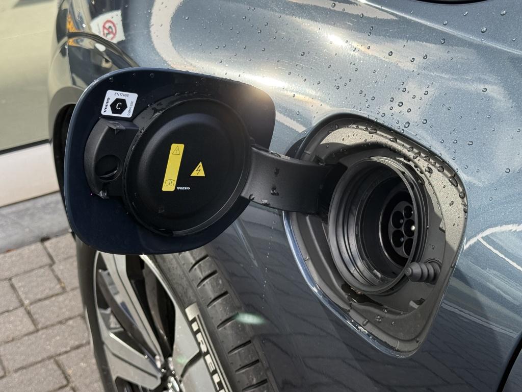 Volvo XC60 t6 398pk recharge ultra dark| panodak| adap.cruise| head-up| 360