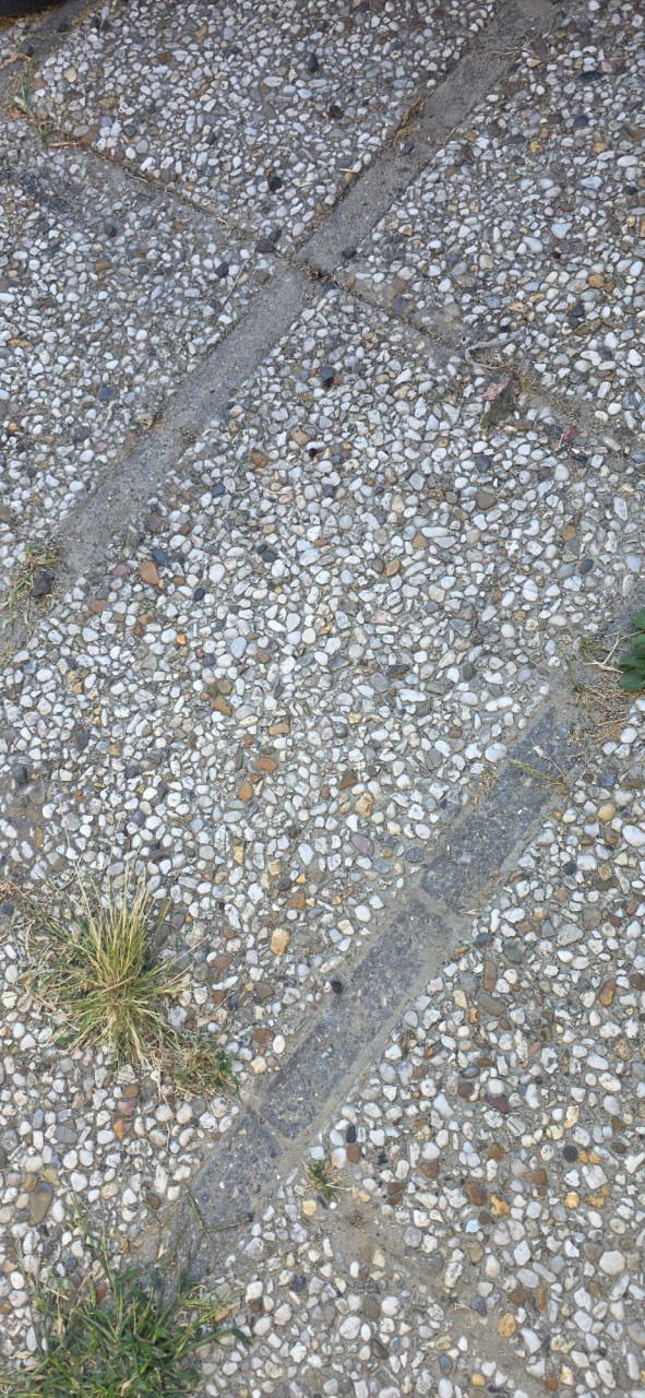 GRATIS Grindtegels: Ca. 30 stuks 60x40 cm – Zelf uithalen