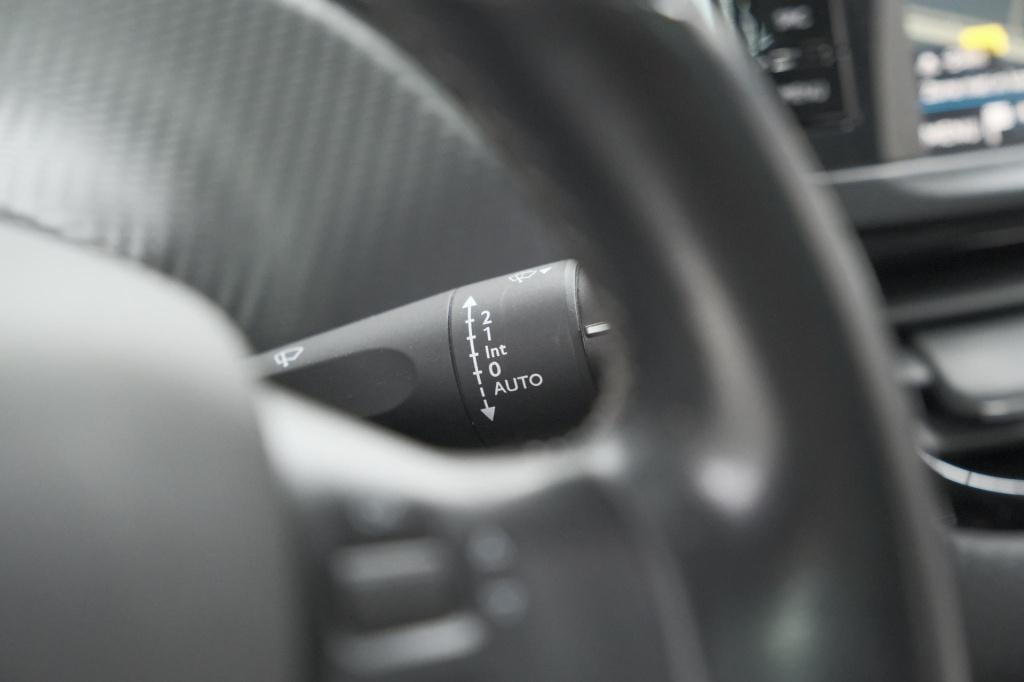 Peugeot 2008 puretech 110 allure | panoramadak | apple carplay | navigatie 