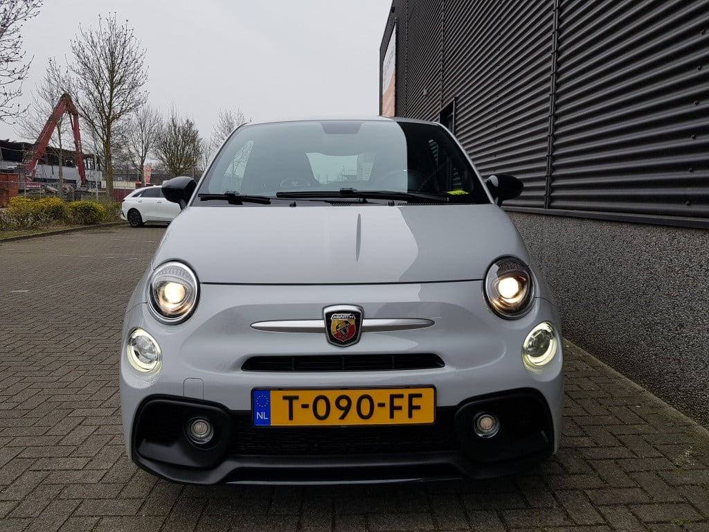 Abarth 500 1.4 t-jet abarth 595 - 145 pk